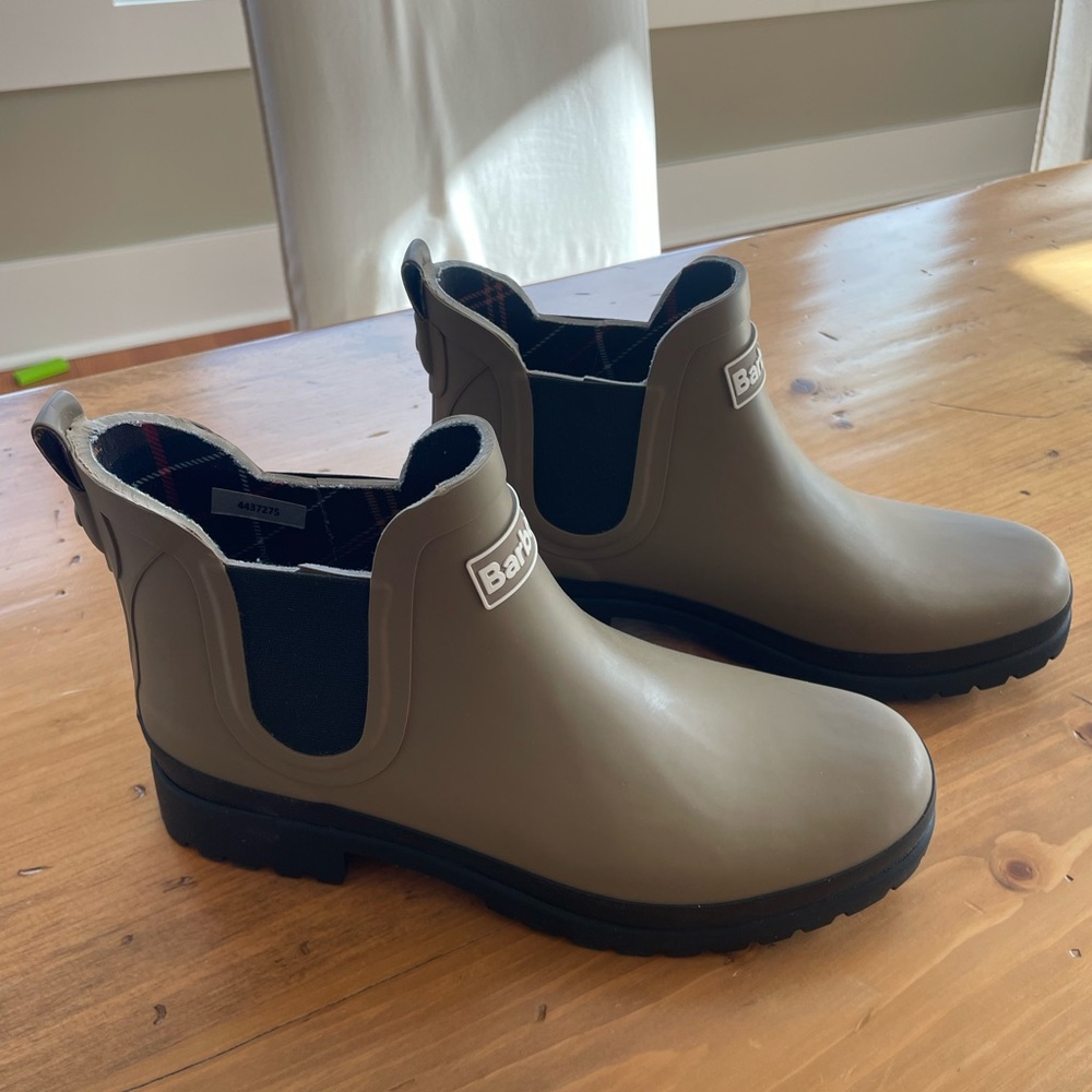 BNWT Barbour Mallow Chelsea Rainboots Size US 9